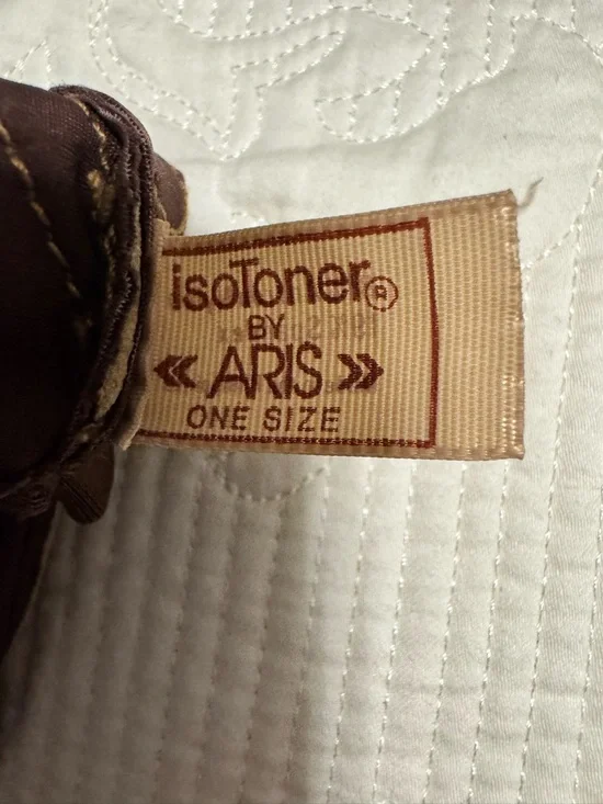 Classic Isotoner Brown Gloves with Tan Chevron Leather Accents - Picture 2 of 6